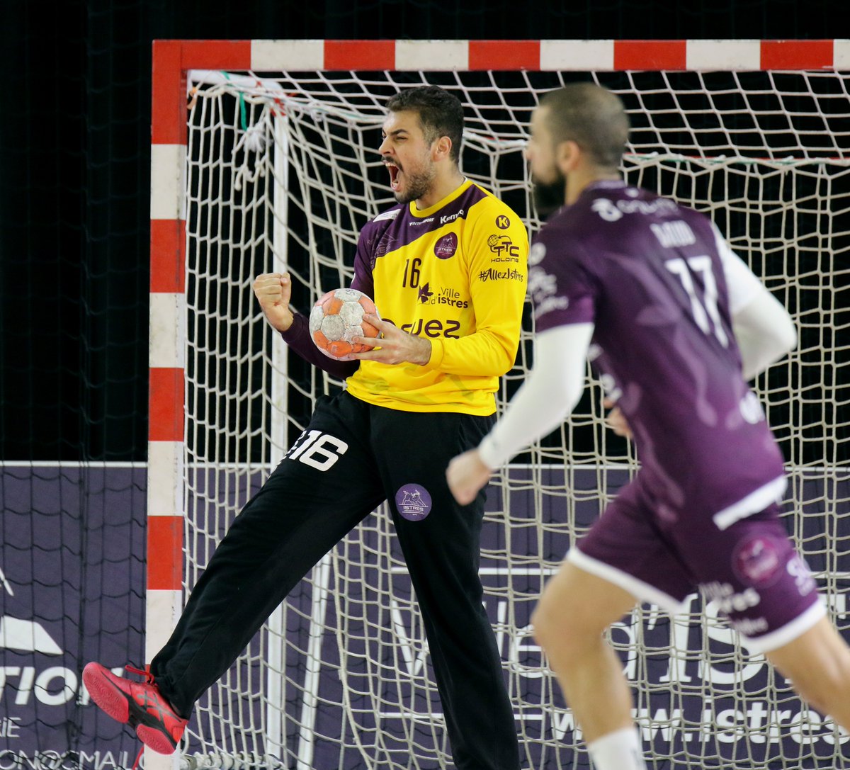 #J11 @LidlStarligue #PRESENTATION Le derby du <a href="/departement13/">Département des Bouches-du-Rhône</a> c'est déjà demain à <a href="/ArenaAix/">Arena Du Pays d'Aix</a> contre <a href="/pauchandball/">PAUC HANDBALL</a>. <a href="/harbaoui_mehdi/">Harbaoui Mehdi</a>, nous dresse les enjeux de ce derby de la peur. #AllezIstres #CoeurIstreen 
 istreshandball.com/actualites/201…