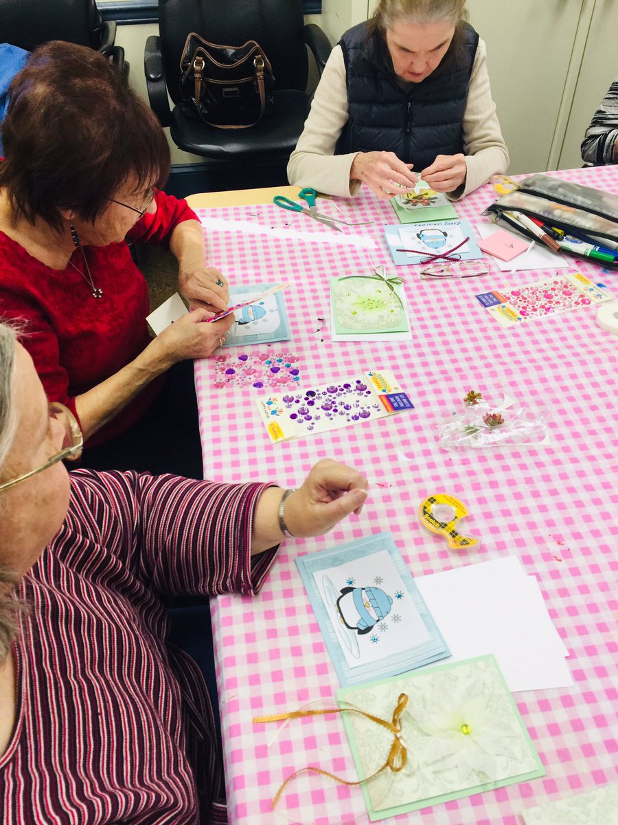 _scottclarke's tweet photo. Making holiday greeting cards with my golden girls at the senior citizen center!!! HOLIDAY CREATIVITY SHINING BRIGHT! 🎅🏽♥️🎶🙏🏻✨#givingback #goldengirls #HappyHolidays #sharingcreativity https://t.co/fG06MiEaty
