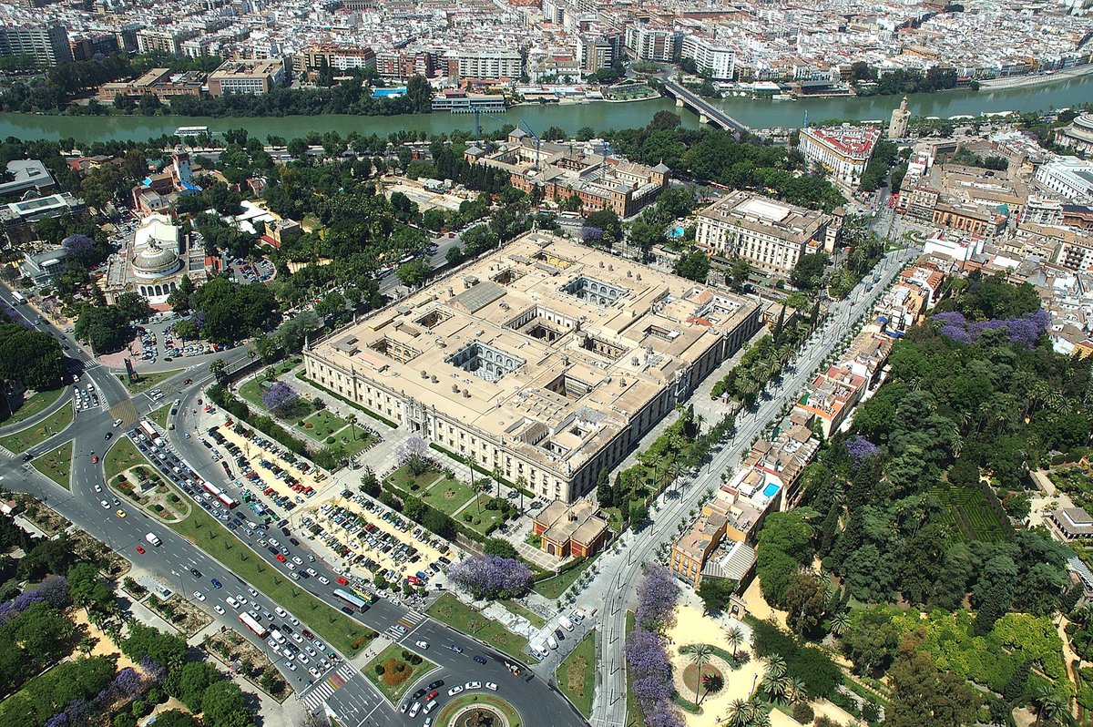 Vista aérea de la antigua Real Fábrica de Tabacos, hoy sede del Rectorado de la <a href="/unisevilla/">Universidad de Sevilla</a> .

Con razón el hispanista inglés Richard Ford lo bautizó como el "Escorial tabaquero".