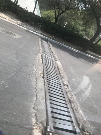 Vista2020's tweet photo. Hola @AdrianRubalcava @AlcCuajimalpa xfa les volvemos a solicitar la reparación de coladera en B Alisos, entre tamarindos y laureles, ya ha lastimado varios autos https://t.co/B3r5KCmYoc https://t.co/KZmKrjFRrE