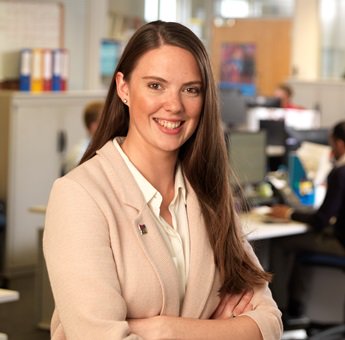 ImKellyAnn's tweet photo. My manager, @KateBignell of @cambridgebs is cutting her long hair for @TeenageCancer on 7 Dec by @headmastersuk - we're just £80 short of the big £1,000 https://t.co/MWANUJWX8O  any small donation greatly appreciated thank you! https://t.co/vYM4G7DrPt