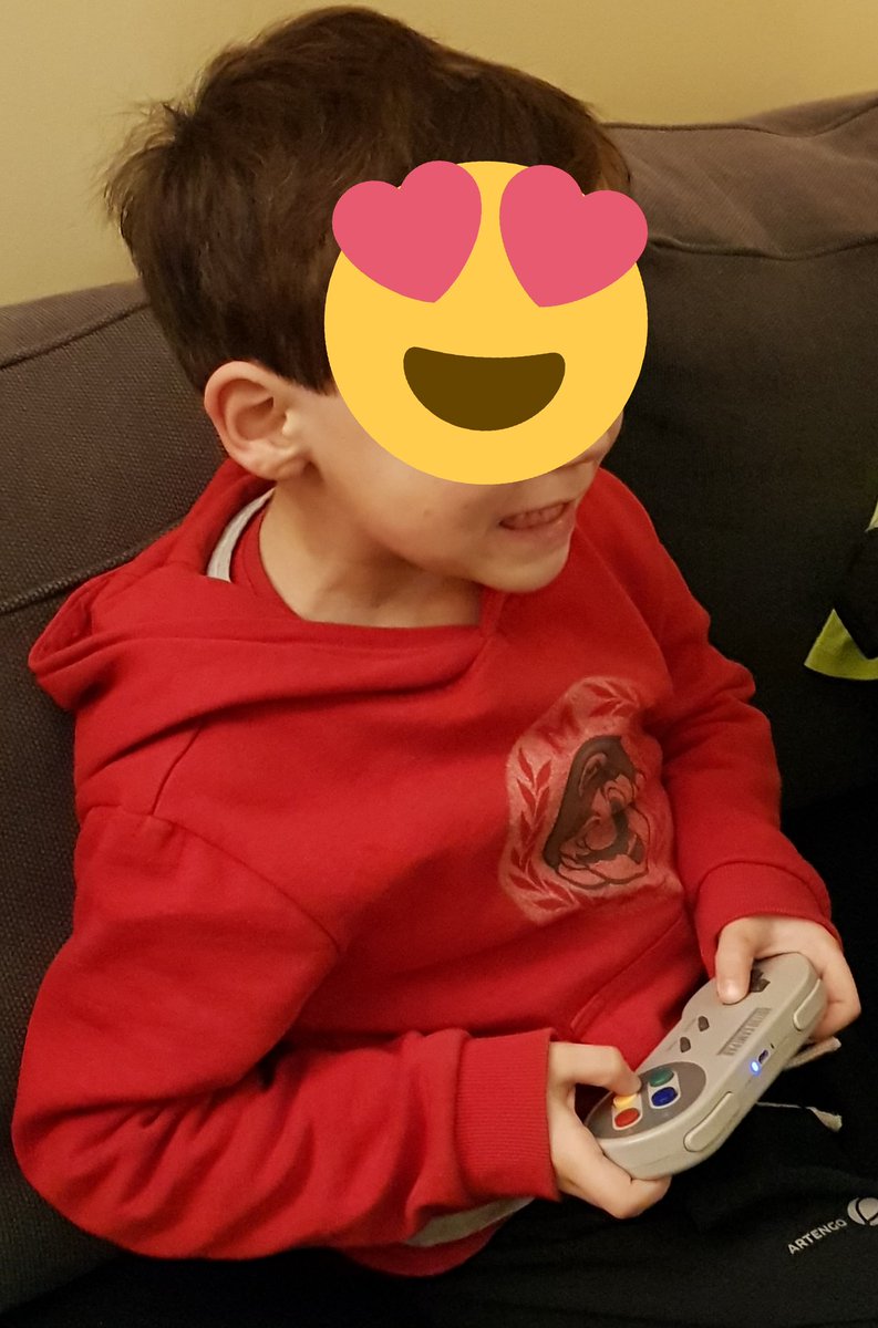 stunty999's tweet image. On continue l'initiation après les devoirs!😊
Merci @recalbox @8BitDo_FR, ça fait un petit truc de voir son fils kiffer devant les jeux de l'enfance de son vieux père 😚 #retrogaming