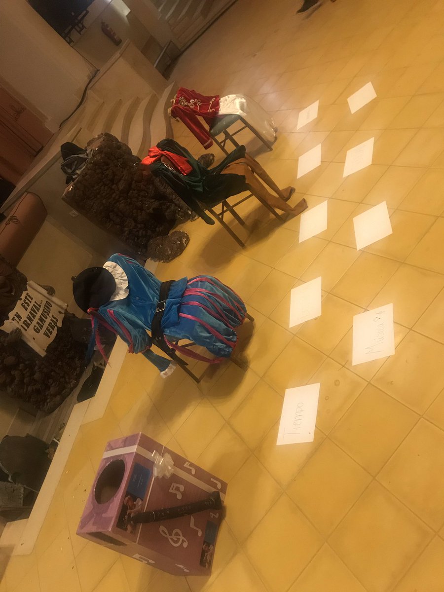 Recordando los valores que nos han forjado como murga, añorando los disfraces que nos han hecho crecer, cada tipo al que le hemos dado vida, disfrutando de esta nueva aventura que nos lleva a buscar la felicidad... #Murguitis #AulasDeCarnaval #CarnavalBadajoz