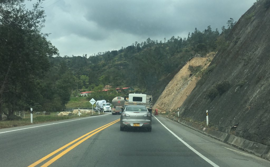deVillavicencio's tweet photo. RT @drcata: No son accidentes ni fallas mecánicas. Son asesinos en potencia cargados de combustible en la vía Villavicencio-Bogotá. Placas SRL724. Subiendo hacia Chipaque. @TransitoPolicia @numeral767 https://t.co/sf7cMSrcmn