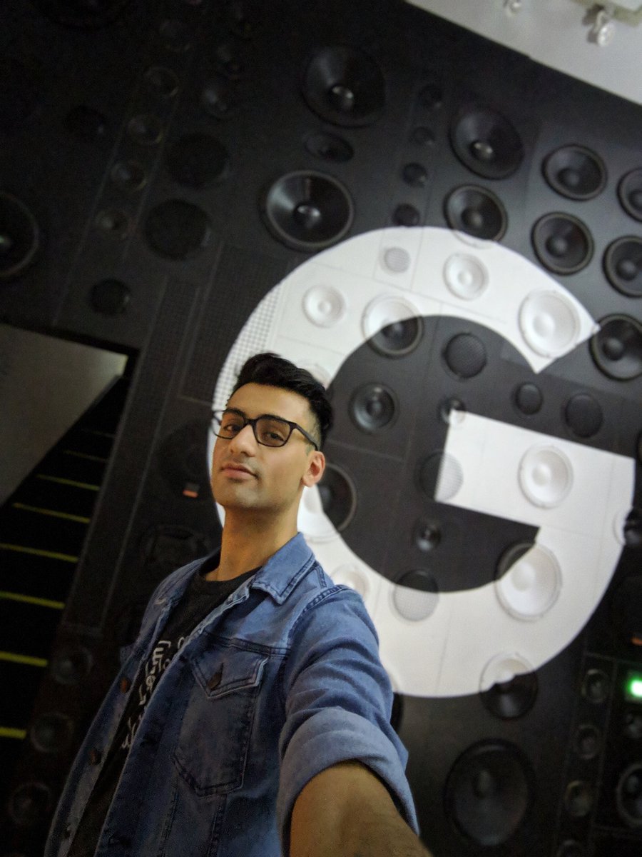 Canoopsy's tweet photo. Spent some time at the Google Pixel 3 x @TELUS Pop Up Shop in Toronto and it's pretty awesome! An opportunity to test out the epic Pixel features + a chance to win a Pixel 3 + free stuff!

202 Queen St W, Toronto. 😊

#PixelRecords #TELUS_partner #TeamPixel https://t.co/KDUCnVAQ55