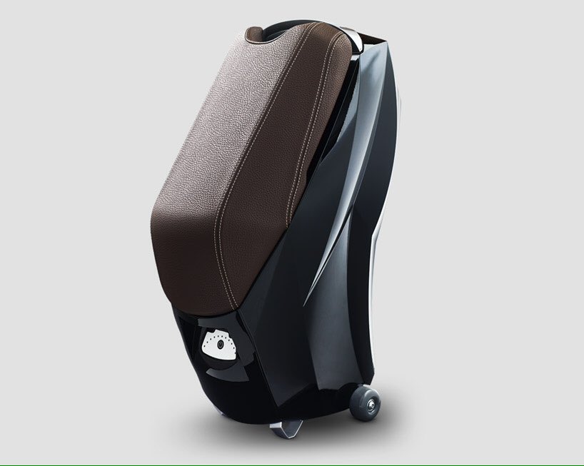 the fully foldable UJET electric scooter has a removable bluetooth speaker designboom.com/technology/uje… #ElectricVehicles #ElectricAdventure #AutonomousFuture #designer #designthinking #IndustrialStrategy #industrialdesign #IndustrialInternetOfThings #design #lifestyle #scooter