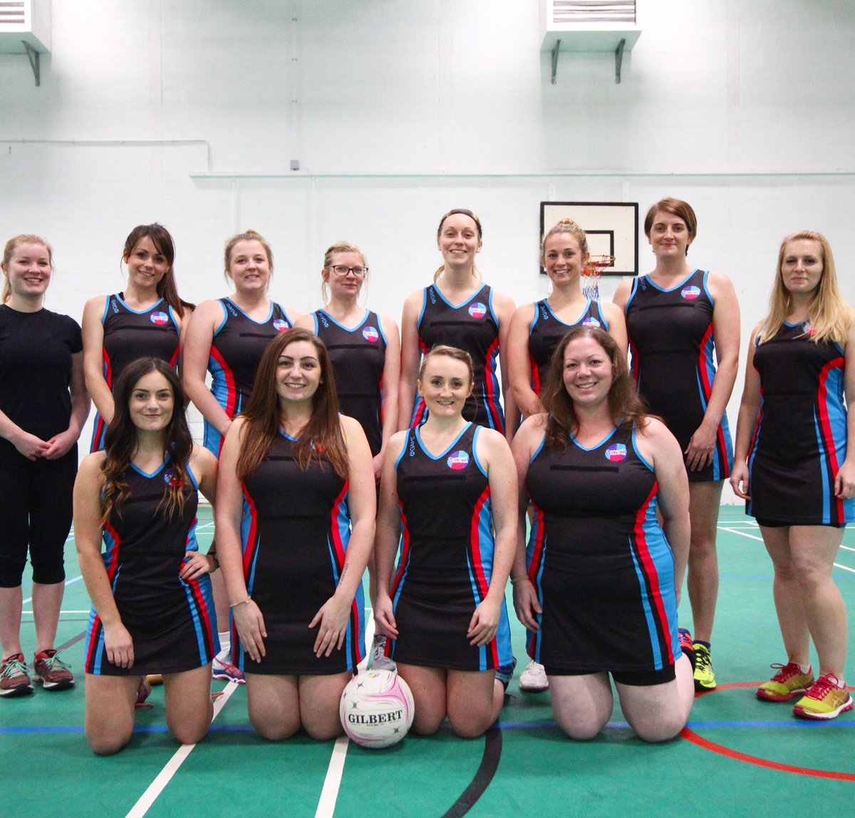 ConnectNetball's tweet image. Team Photo #connectnetball 
🎉🏐🎉🏐🎉

#netball #netballers #Redruth #Cornwall #team #squadgoals #fitness #sport
