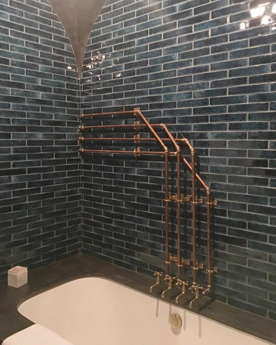 alchemymat's tweet photo. So much “AMAZING” going on with this bathroom installation; from our Pecchioli Firenze porcelain tile, to the awesome unique hardware. 💙 (Image courtesy of Design firm @gramercydesign) #tiletastic #tiletuesday #italiantile #glazedporcelain #tiledesign #tilelove #interiors #tiles https://t.co/AvQRY6laTG
