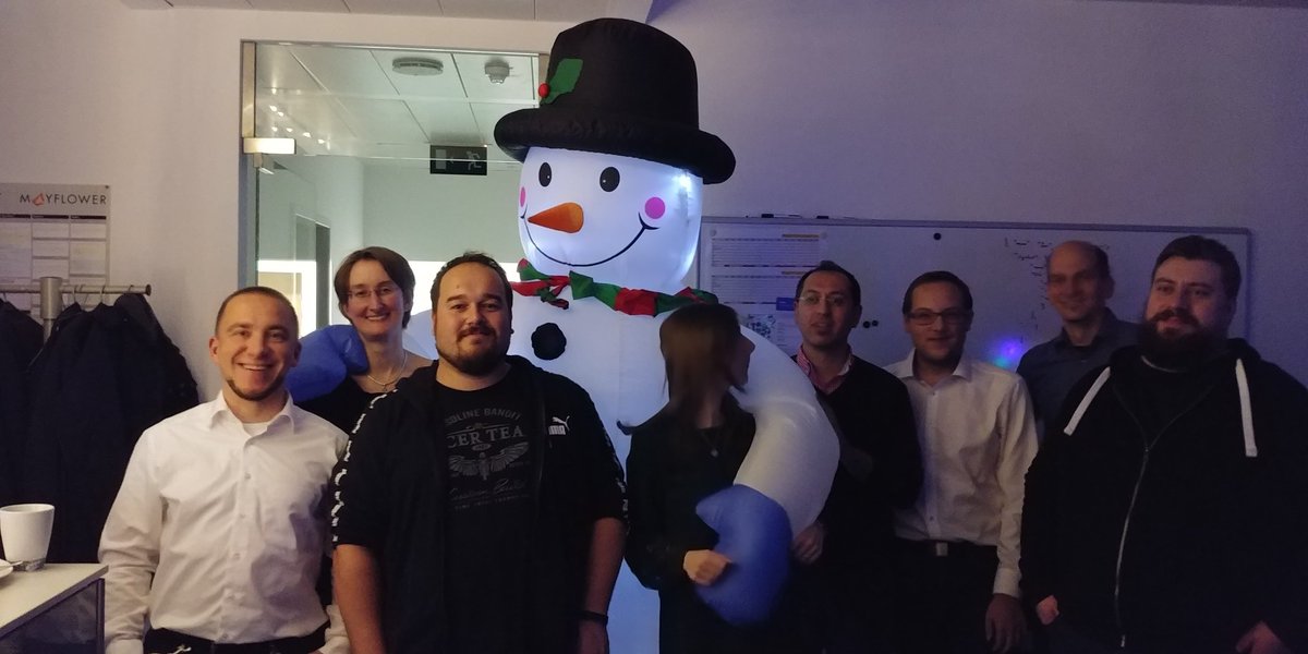 CarstenSchnee's tweet photo. Hallo Freunde. 
Bin mal wieder bei meinen Kollegen von @RDS_GmbH um die beim Jahresendgeschäft etwas zu unterstützen. https://t.co/1eN7IpLGDk