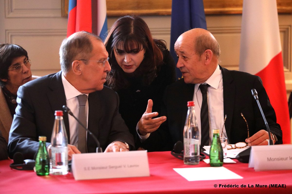 francediplo_RU's tweet photo. #Трианонскийдиалог
После выступления министров, члены Координационного совета Трианонского диалога с французской и российской сторон представили тему образования, вокруг которой будет проходить работа этого форума гражданских обществ в 2019 г. https://t.co/tabSiaR2SF