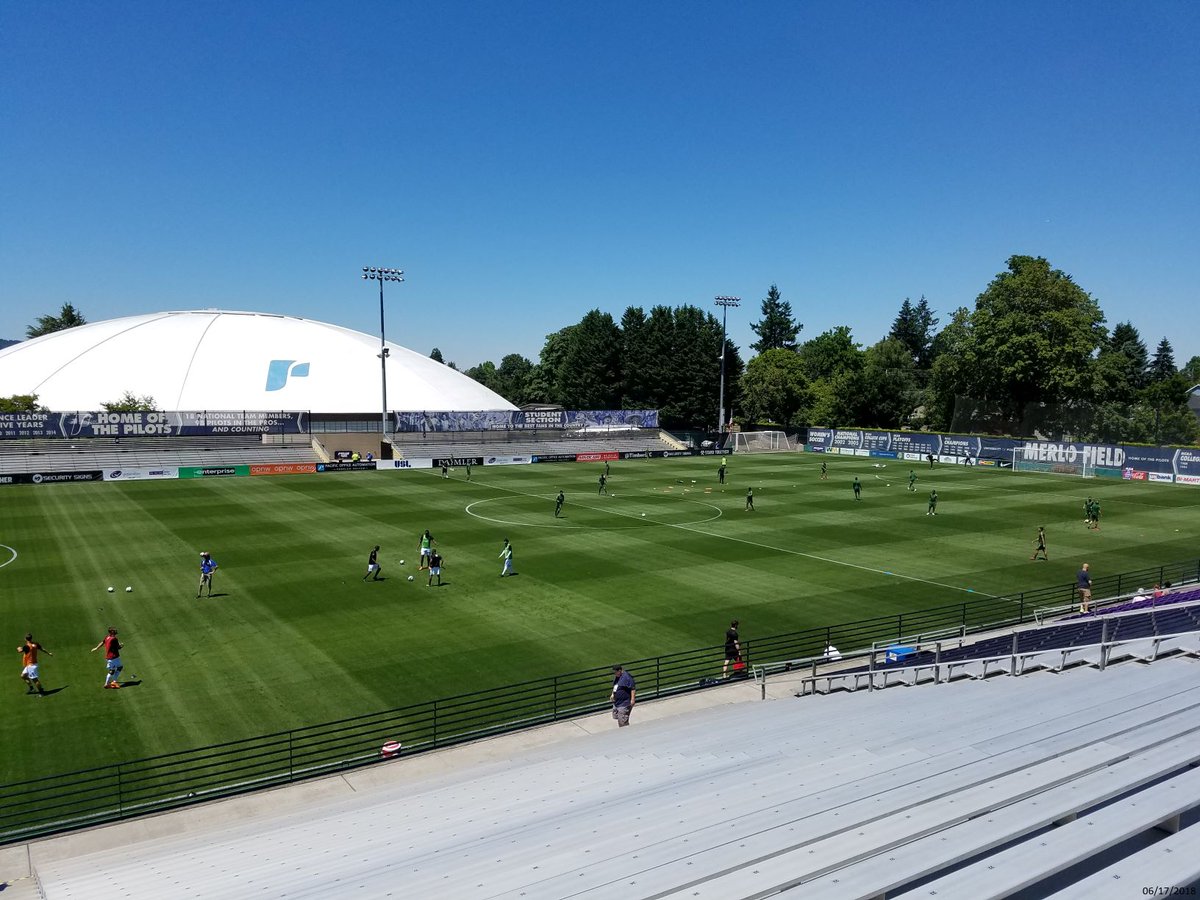 FieldExperts's tweet photo. Congrats to our 2018 “Field of the Year” in the College Soccer category, Merlo Field at @UPortland (Portland, Ore.) and Kevin White, Athletic Field Manager! ⚽  @PortlandPilots @ATurfMan #SportsTurf #FieldExperts https://t.co/KwNRyjUeA3