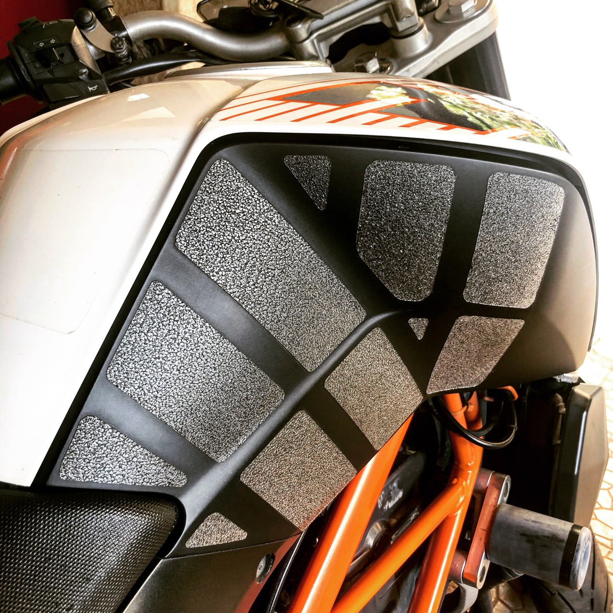 shumar's tweet image. You need to grip your bike firmly to find stability, security, lightness, improve response, feel... there’s so much. And there’s a ₹900 solution that works better than ₹5000 #StompGrip and #TechSpec etc. 

More here:
instagram.com/p/BqsW2figbzr/