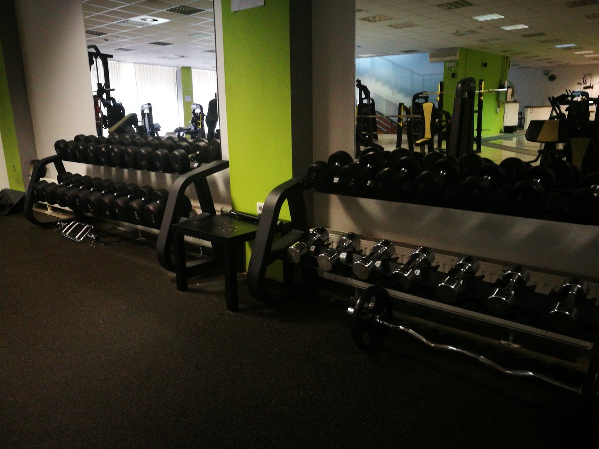 daki_brestovac's tweet image. V tišini čakajo name. #fitness #o2fitness #Jesenice 
U tišini čekaju na mene
They wait for me quietly. #dumbbellworkout #chest @O2FitnesJesenice instagram.com/p/BqsWbZFF540p…