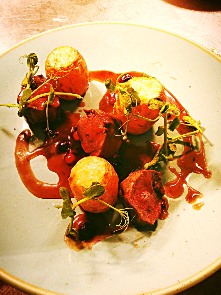 Scremerston Venison Loin;
Baby fondant potatoes
Wild berry jus
Served until stocks last!
#specials #northumberland #local