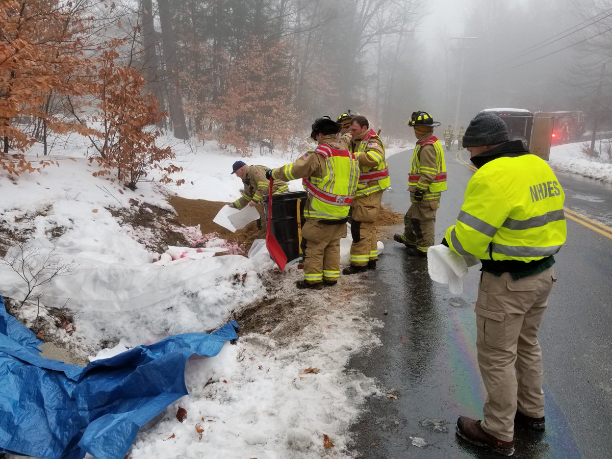 Goffstown_FD's tweet photo. On Sunday, 11/25, crews responded to Mountain Rd. for an overturned truck leaking fuel oil. With the help of several agencies, crews were able to mitigate the leak before it reached the town's drinking water supply. Great effort &amp; collaboration! @NHDES @goffstownpolice @ResQJack https://t.co/vXHBqXFbWS
