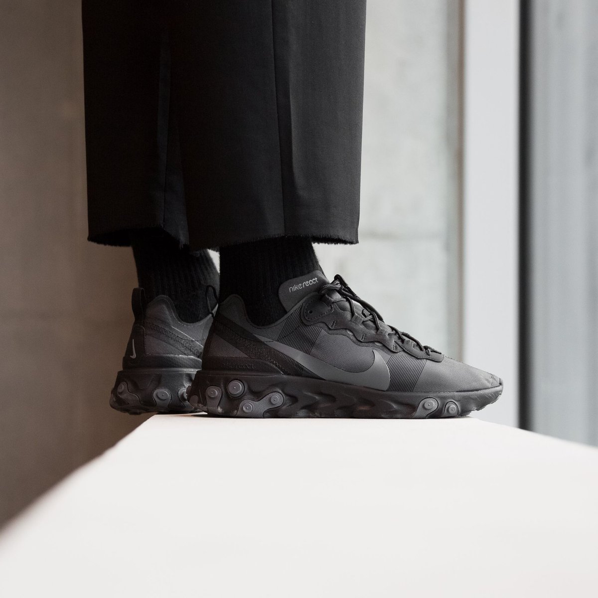 nike react element 55 black & dark grey