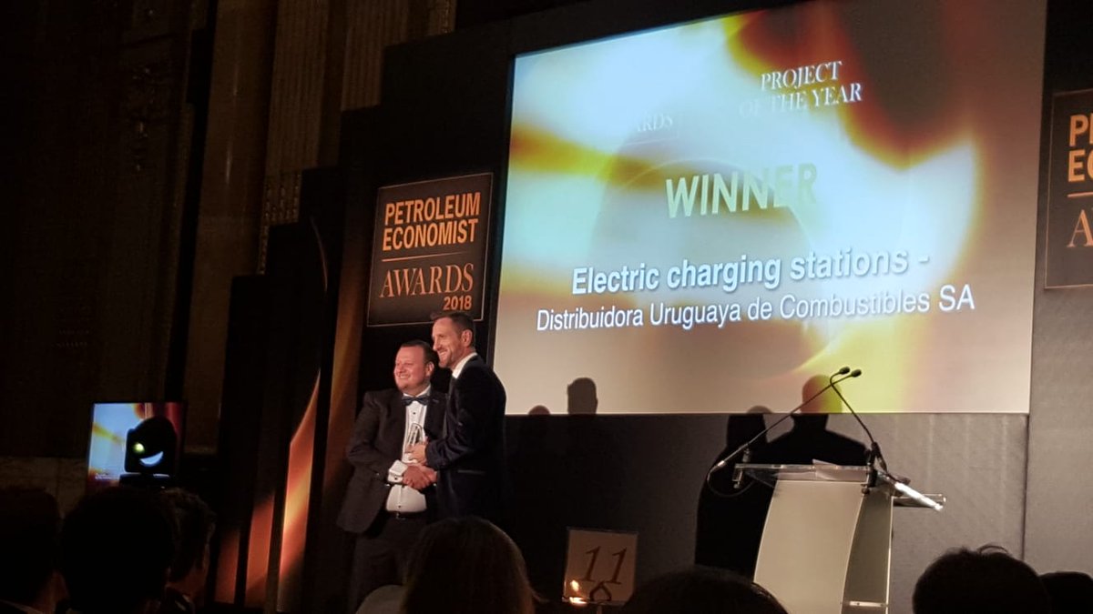martajaraotero's tweet photo. Ganamos el premio de Petroleum Economist en la categoría "Downstream Company of the Year" por la ruta eléctrica en estaciones de servicio. Arriba Uruguay #ANCAP @UTE_ComCorp. Nos representa @jbebanz de #DUCSA en la ceremonia en Londres. #golazo #innovación https://t.co/nVrt39hHXz