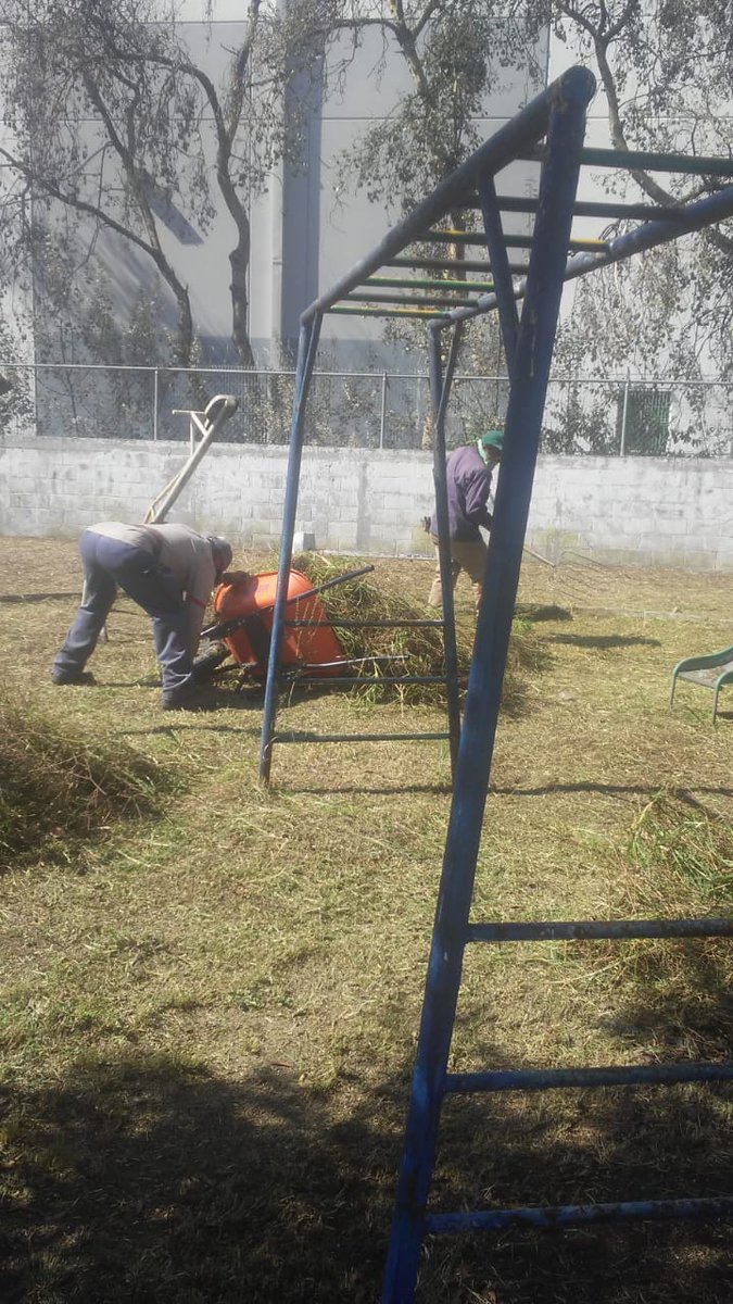 DSPCIZCALLI's tweet photo. Desmalezado y recolección de desechos en el Parque de Arcángel Casiel, Claustros de San Miguel.
#Mejorizcalli
#MunicipioConValores https://t.co/KiSnU3GtVl