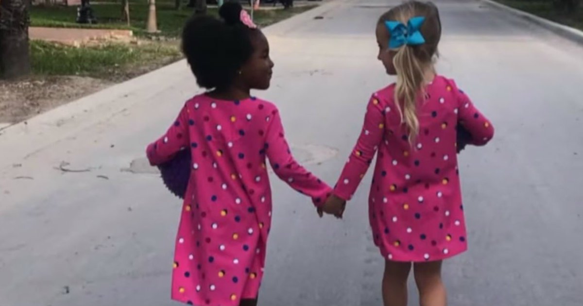 _SJPeace_'s tweet photo. Jia Sarnicola and Zuri Copeland believe they are twins. 

An older kid told them they couldn't be twins because they don't have the same skin color...Jia broke down and said, "You don't know what you are talking about... we are twins because we share the same soul."

Retweet 😭 https://t.co/0HtJQHg4jp