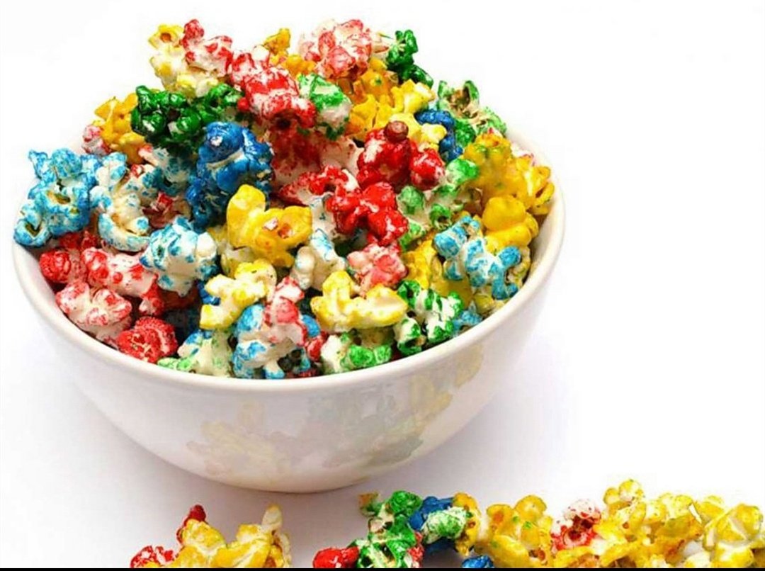 NandoGarcia15's tweet photo. LA GENTE A LA QUE NO LE GUSTAN LAS PALOMITAS DE COLORES??? https://t.co/q5XReFwNhG