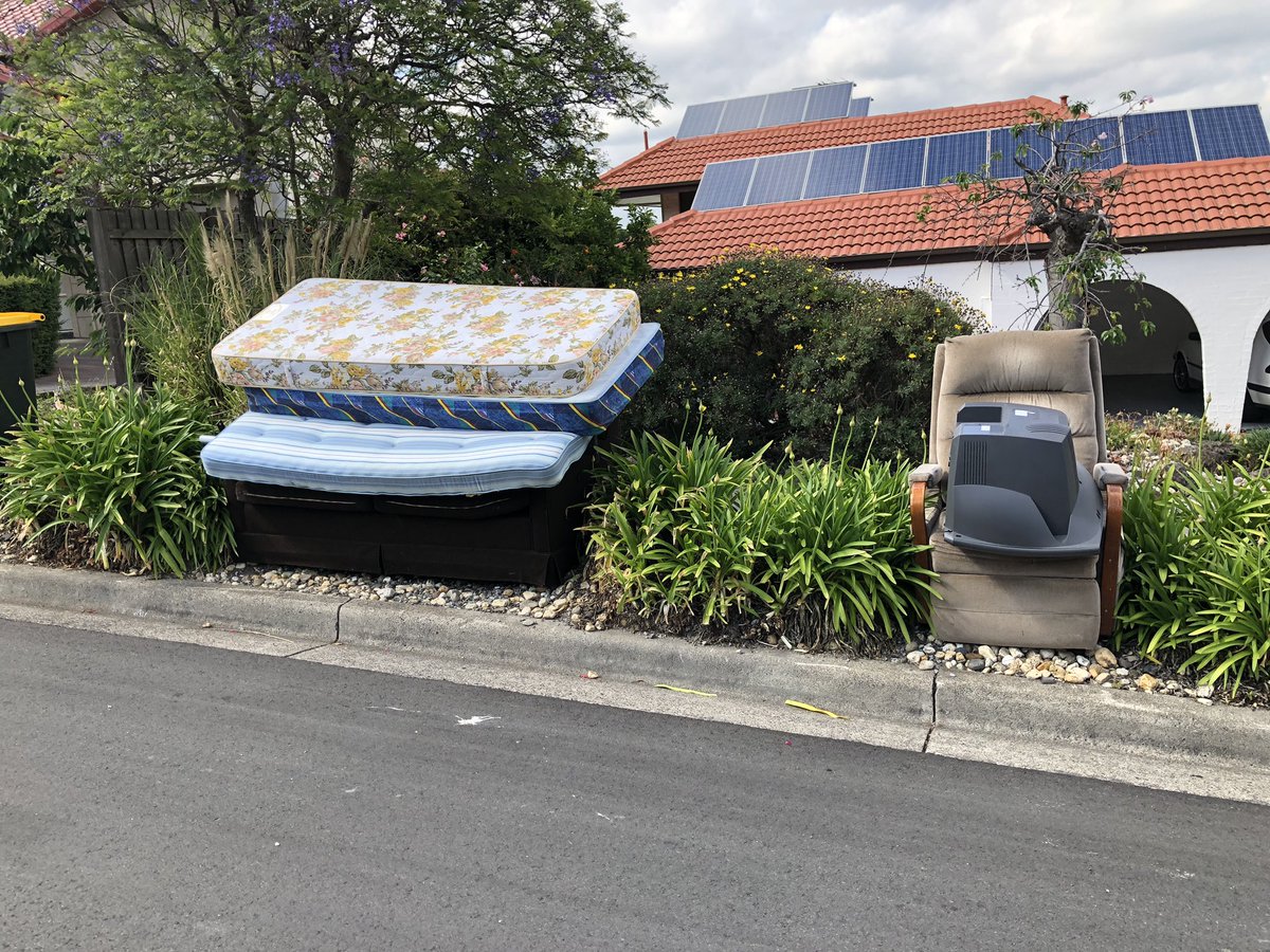deadbodiespod's tweet photo. Sharnelle, Ep 24: “I have a real issue with hard rubbish.. Why does that house have five mattresses? ...Where have you been keeping this stuff?”  Pic: spotted today on a Melbourne street https://t.co/GNq4GtncNg