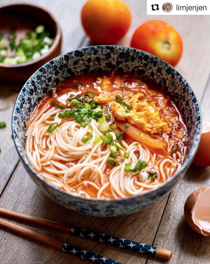 Tangy sweet tomato egg noodle soup is perfect for cold weather. @limjenjen we are sure this tastes as good as it looks!
.
.
#happychef #amazingfood #yum #tangy #soup #delicious