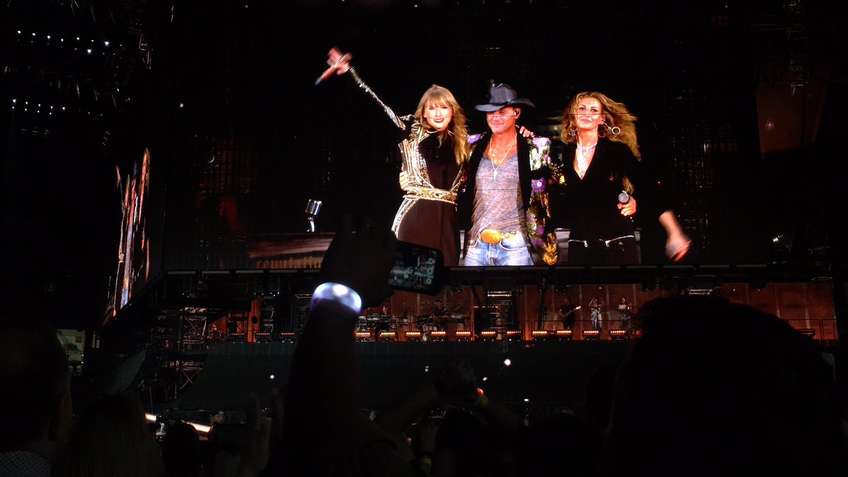 olivetourjacket's tweet photo. @taylornation13 I still can’t believe this happened!! *the* tim mcgraw?? on stage?? singing “tim mcgraw”??? with faith hill?? and Taylor??? WHAT?!!?!! @taylornation13 #Reptourmemories https://t.co/1g9l0nqd4p