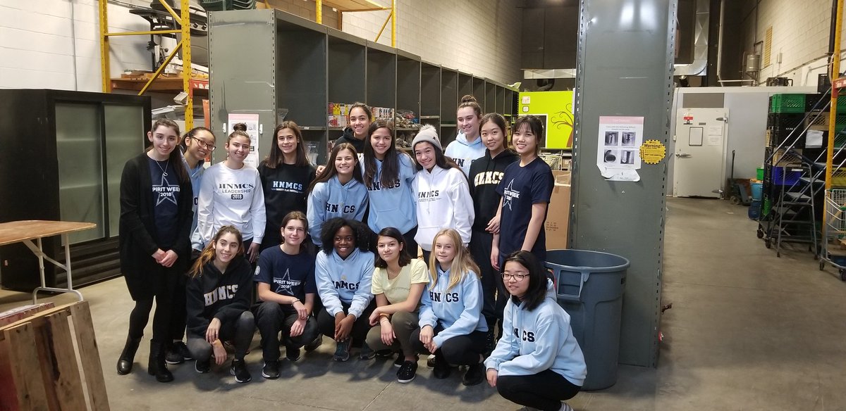 MsSosciaHNMCS's tweet photo. For #GivingTuesday, @HNMCS students put their hearts into volunteering at Seva Food Bank. We are honoured to partner with this amazing organization that gives back to the community in extraordinary ways, everyday. https://t.co/EHVleHF07B