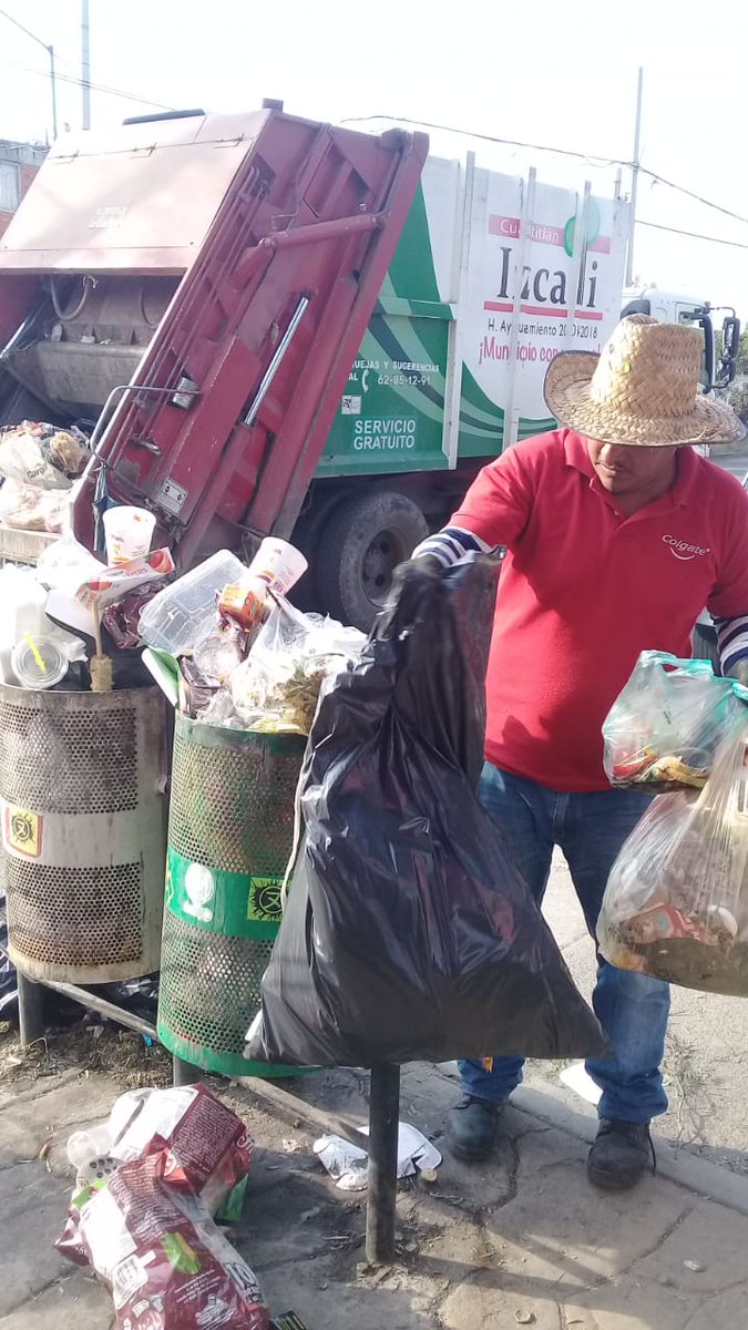 DSPCIZCALLI's tweet photo. Recolección de basura sobre las Avenidas Principales del Municipio.
#MejorIzcalli
#MunicipioConValores https://t.co/GPkypNRJd5