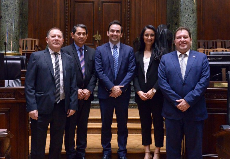 franquintana's tweet photo. Esta tarde firmamos en @LegisCABA el acta para constituir el Foro de Legislaturas Provinciales de la República Argentina (FOLPRA), que posibilitará el encuentro e intercambio entre las diferentes Casas Legislativas. https://t.co/DwdonnIp3P