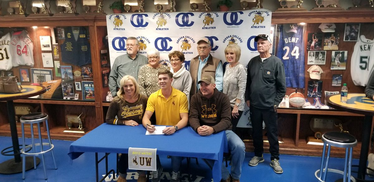 brycewaters14's tweet photo. Very blessed to announce my signing with the University of Wyoming #gopokes https://t.co/I5IEExDnJB