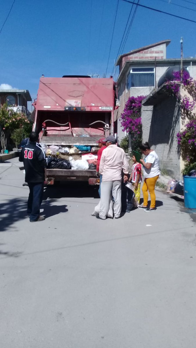 DSPCIZCALLI's tweet photo. Servicio de recolección de basura en las diferentes Colonias del Municipio.
#MejorIzcalli
#MunicipioConValores https://t.co/wy5xTvwHMx