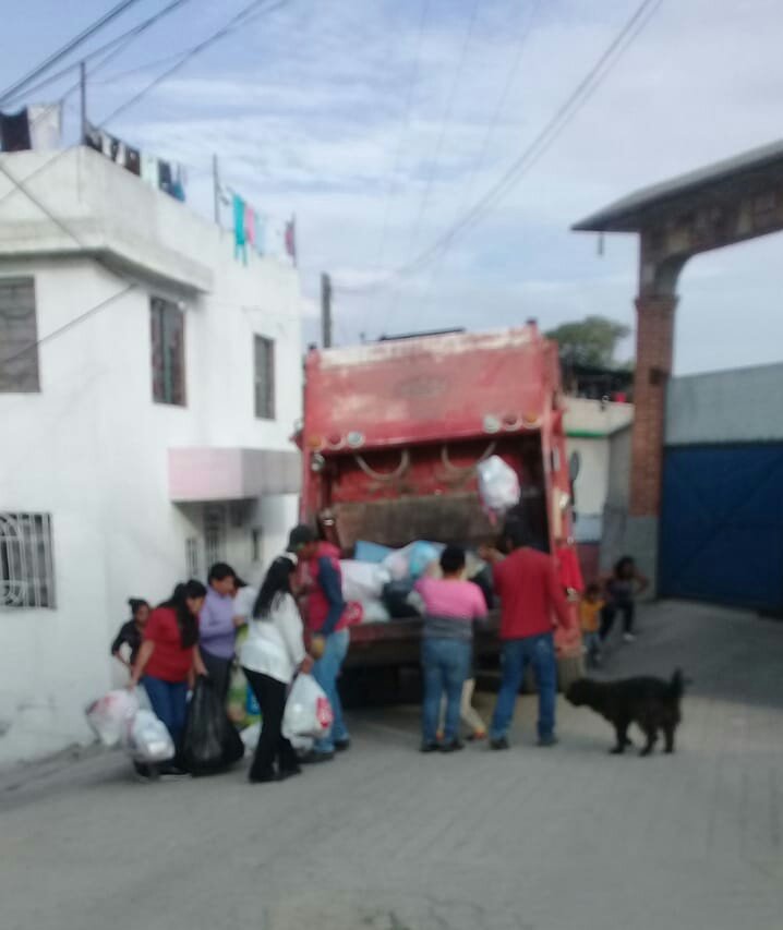 DSPCIZCALLI's tweet photo. Servicio de recolección de basura en las diferentes Colonias del Municipio.
#MejorIzcalli
#MunicipioConValores https://t.co/wy5xTvwHMx