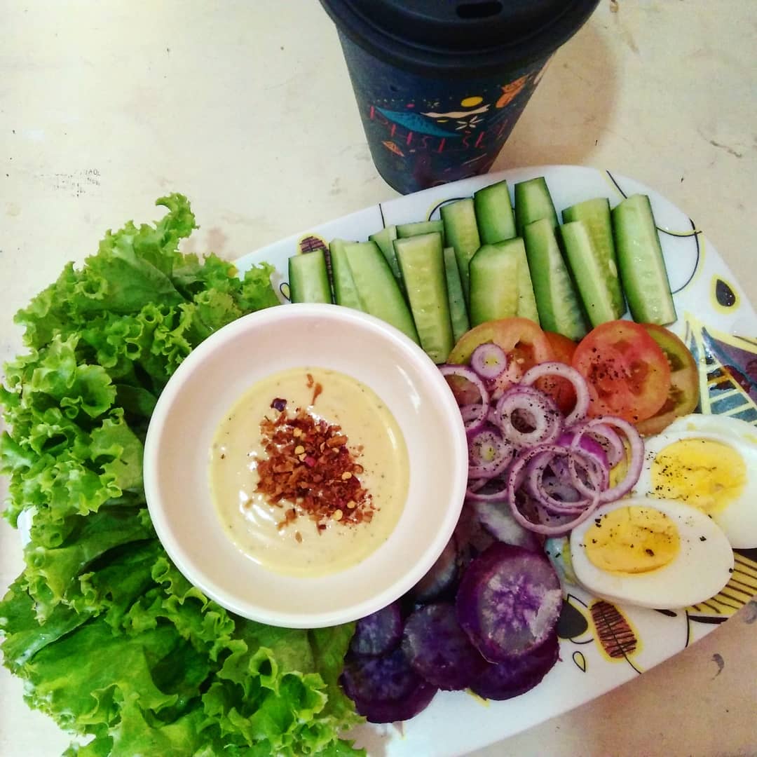 ritz_yogi's tweet photo. Sweet potato😍😘and these chrunchiness, crispiness greens... whaevah 😅😂
#breakfast #rawbreakfast #rawvegan #rawfood #vegan #superfood #plantpowermovement #veganyogi #yogi #yogifood #healthybreakfast #healthylife #matchatea #fitnessmotivation #fitness #diet #yoga #yogadiet https://t.co/pOZjIp8MpB