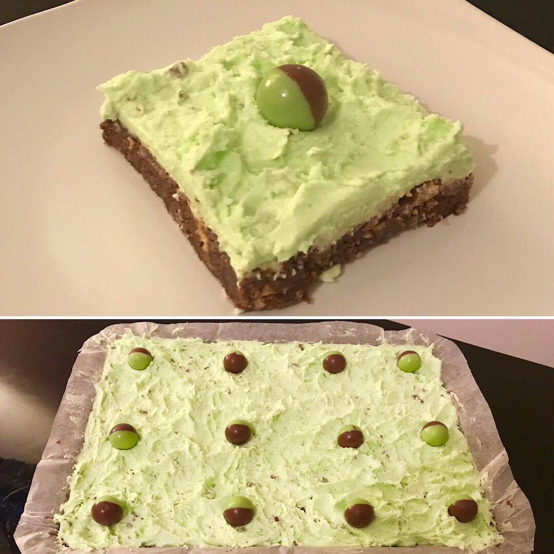 stephmcd90's tweet photo. Out last week and my little girl had a peppermint slice so decided to give it a go tonight. Linz approves 👌🏻 #StephsCakes #AmateurBaker #PeppermintSlice #PeppermintCake #AeroCake #AeroPeppermintSlice #HappyWifeHappyLife https://t.co/bat8pAFoDW