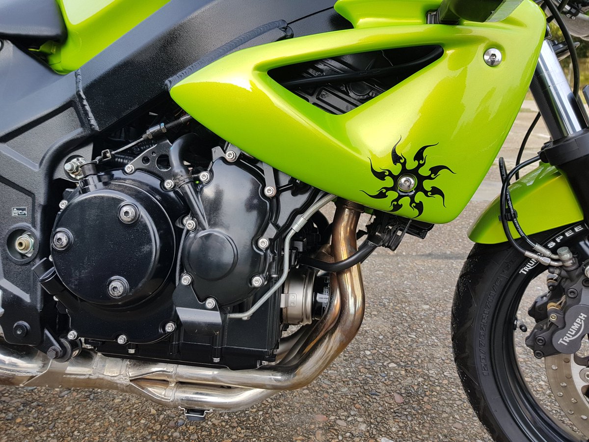 Allimpalli's tweet photo. New toy for the winter months! Meet KT 🏍 #winterhack #toonicereally #triumph #speedfour #green #mintcondition #600cc https://t.co/LsfHafETgR