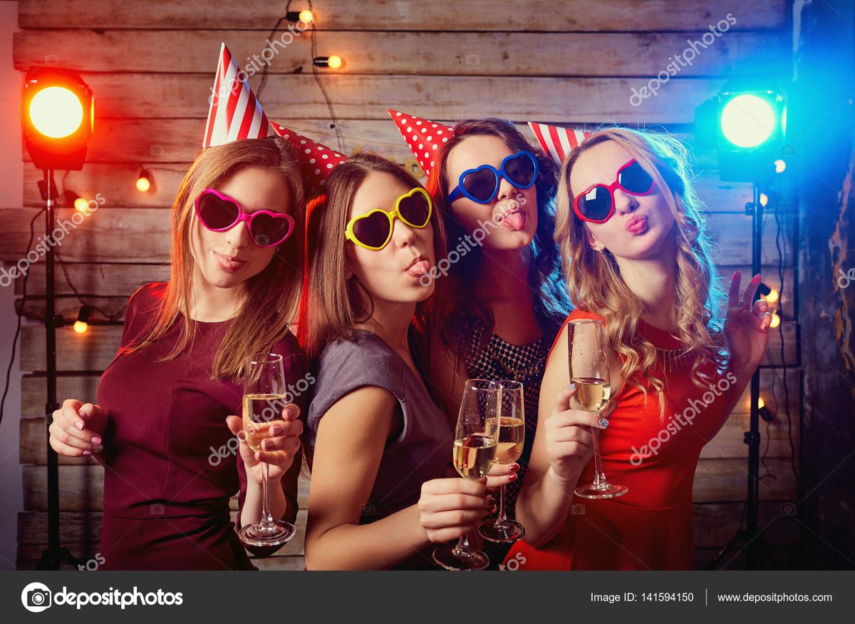 ChevignonUnimi's tweet image. ¿DE  FIESTA CON TUS AMIGAS?: En ocasiones tus amigas te dan sorpresas que te  sacan de tu zona de confort en distintos aspectos. Conoce mas en: bit.ly/2P7Od02
  #ArriésgateAserTuMismo
 #BeYourself