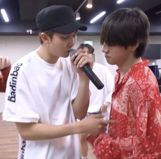 btslqpics's tweet photo. taehyung’s face is a BIG mood https://t.co/AiXJBD3tBA