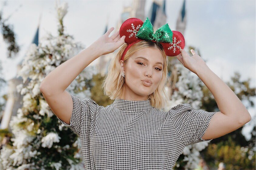 hi fam. let’s help make wishes come true this fall! for every public post of your mickey mouse ears or creative “ears” on facebook, instagram or twitter with #ShareYourEars by today, disney will donate US $5 (up to US $2M) to #MakeAWish. lemme see those ears!