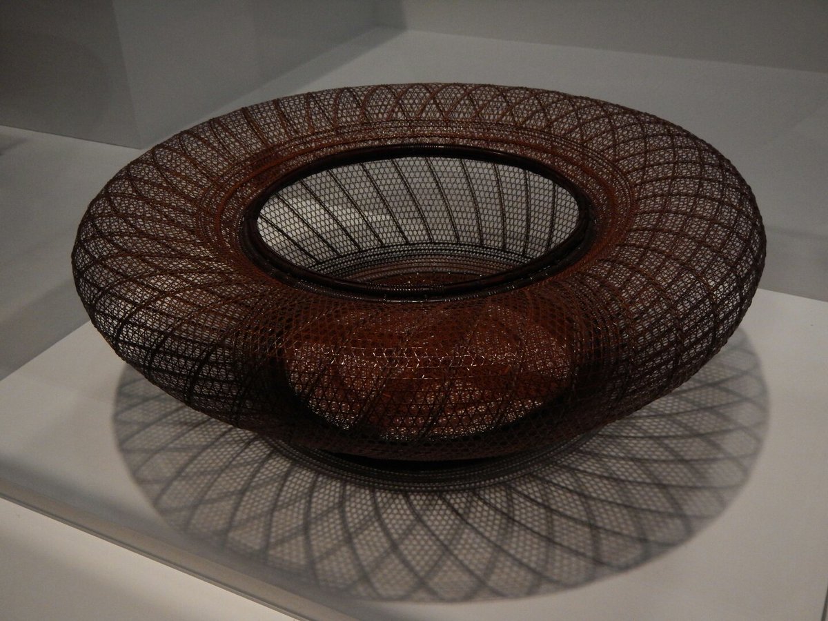 Kangekiblog's tweet photo. #Fendrelair @quaibranly expo consacrée à la #vannerie japonaise en #bambou. Dans les mains des artisans/artistes, le bambou se fend pour devenir aérien et joue avec la lumière pour créer des ombres mouvantes. Un esthétisme dans la pure tradition japonaise. #japon @Japonismes2018 https://t.co/PqHcFhaFvk