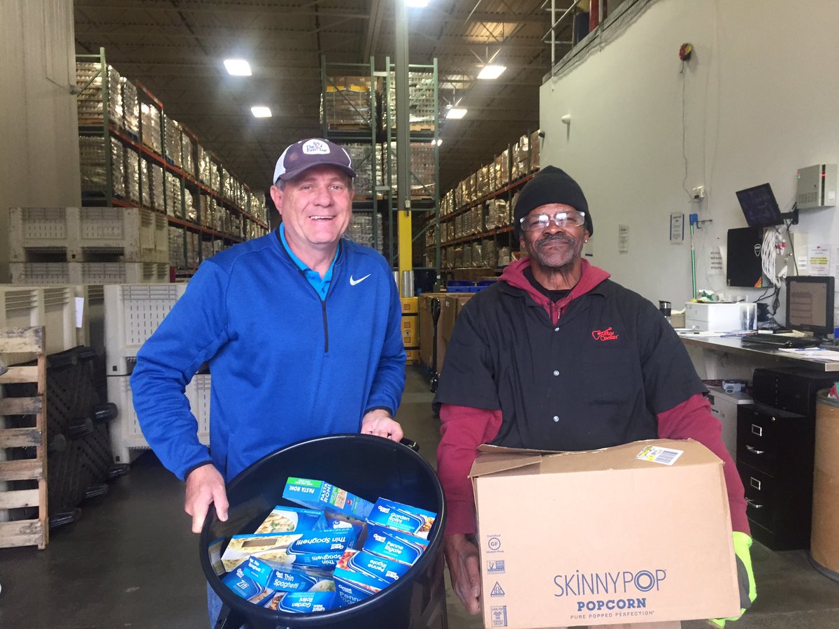 paulpugmire's tweet photo. Dropping off donated food collected by @TheFirstTeeofUt at @PGATSS in Sandy for @tonyfinaufoundation @tonyfinaugolf for #tonysturkeys. Thanks to all who donated. #inspiresimeone #utahgolf. https://t.co/U7yLkwpP2c