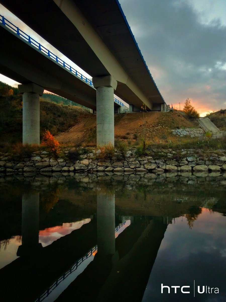 d_guija's tweet photo. Sunset bridge #oneography #shotonhtc #uultra #bridge #navarra #sunset #irati #river #fall @htc_es @htc @htc_dach @htcelevate https://t.co/3rY16xdlb7