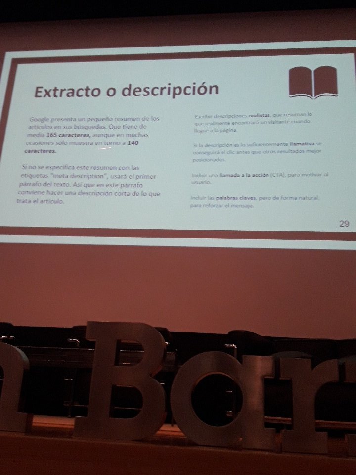 venamicocina's tweet photo. @CorunaBloggers @pasquinoweb Toño nos cuenta cómo hacer una buena descripción, 140 caracteres!! #mWeekCoruña @FundacionBarrie https://t.co/urUAJcjrej
