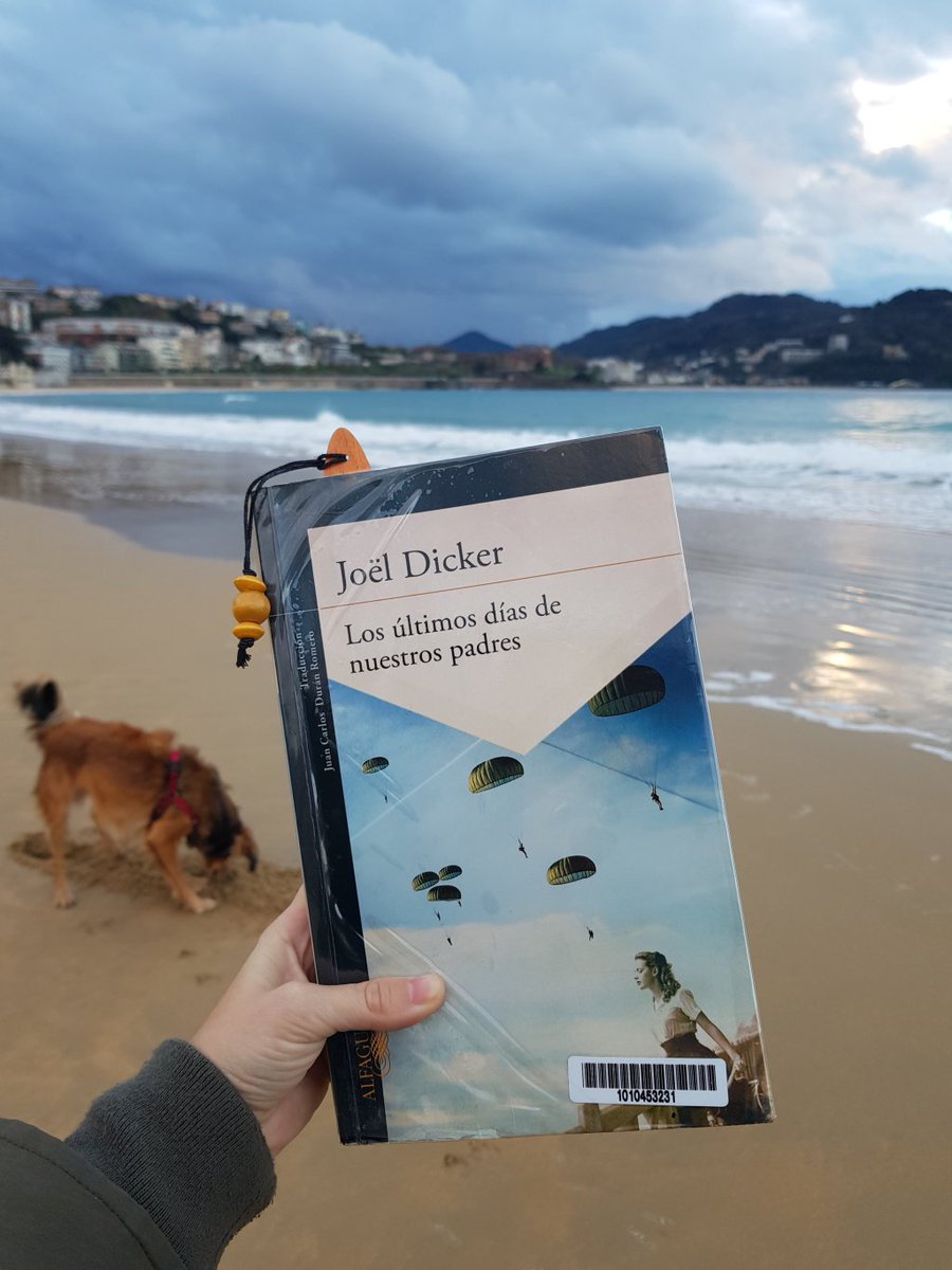 desdeloslibros's tweet image. #Reseña Los últimos días de nuestros padres de @JoelDicker y @Alfaguara_es @megustaleer ¡Imposible para mí reconocer a Dicker! Sorprendente. #recomendaciónlibros #recomiendoleer #leoycomparto #megustaleer desdeloslibros.wordpress.com/2018/11/27/joe…