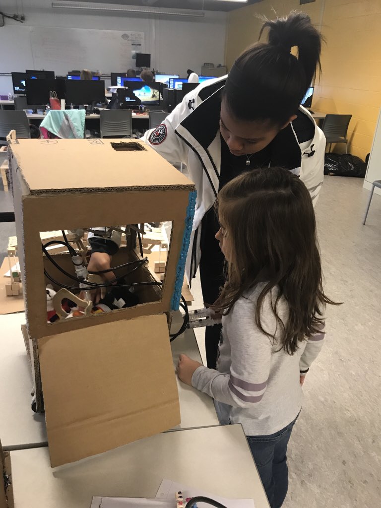 westsmithECHS's tweet image. We had fun having little kids visit our class to be authentic judges for students hydraulic toy projects!
#engineeringpathway #stem #mechs
