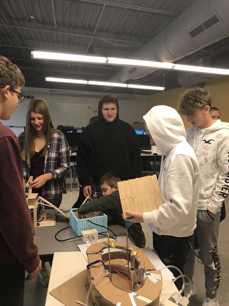 westsmithECHS's tweet image. We had fun having little kids visit our class to be authentic judges for students hydraulic toy projects!
#engineeringpathway #stem #mechs