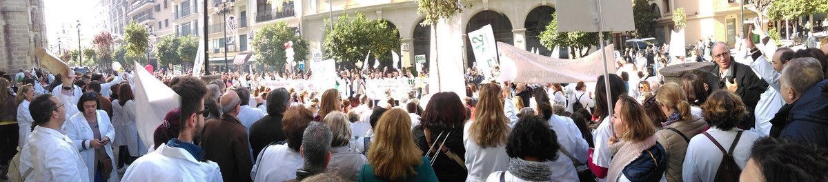 CristobMorales's tweet image. Trabajo muy unido a #AtencionPrimaria y conozco su gran labor diaria x eso apoyo a mis compañeros en sus reivindicaciones por mejorar la asistencia de los pacientes y sus condiciones laborales #10minutos #HuelgaMedicosAndalucia #HuelgaAP27noviembre @sindicatomedsev @RICOMSevilla
