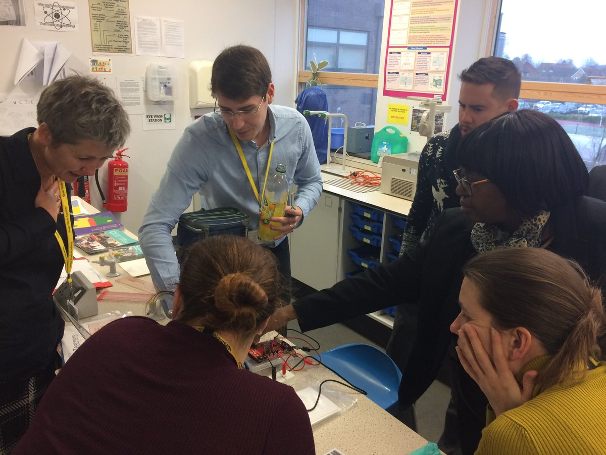 sammy911abb's tweet photo. @NealeWade hosted #iop Future Physics Leaders from 5 Cambs schools today developing Maths skills and electronic engineering in the science curriculum. Thank you @rowsonjessica for sharing some great pieces of #capacitors https://t.co/NOFL9fgf5X