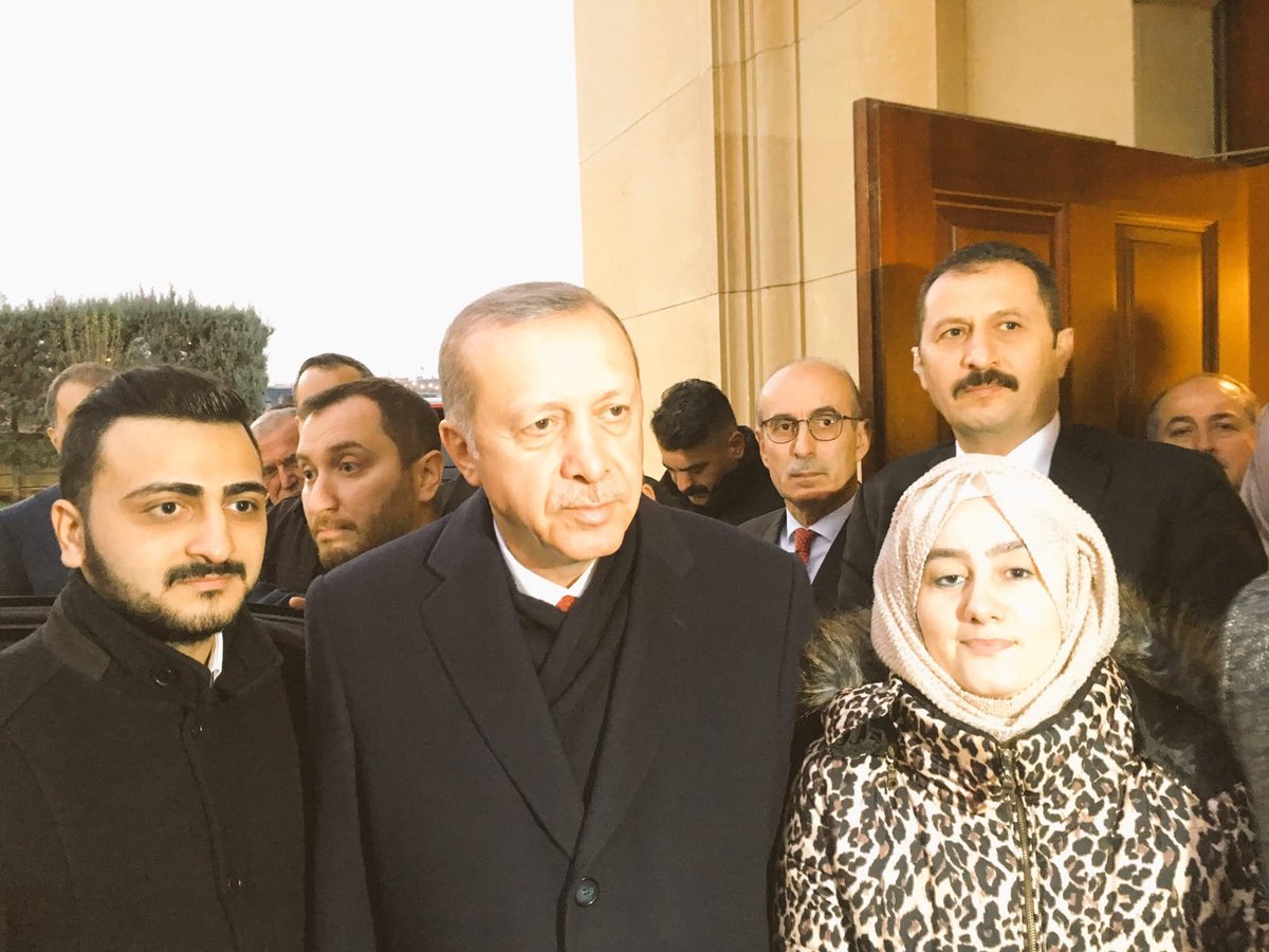 MesutBo65778196's tweet photo. Bir gençlik, bir gençlik, bir gençlik…
Zaman bendedir ve mekan bana emanettir şuurunda bir gençlik”
#BağcılarınEnGençAdayAdayı @RT_Erdogan @mehmetozhaseki @emirhanakn_ @bayramsenocak 
@ismet_ozturk 
@FATMAKIRATLI 
@erdem_sinan
#YiğitDemek
#yesdedim https://t.co/OMwcYrQOOs