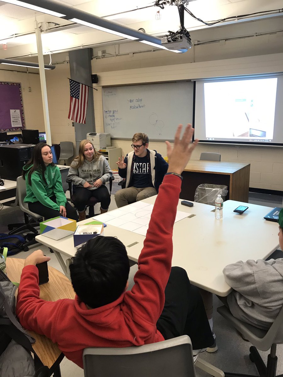 mmarotta's tweet image. Exploring Root Coding app! Let it code, let it code, let it code! ☃️🎶 “snowman” #codewithroot #hourofcode #teachingcode @nrsd_tgrigas can you draw the hat?